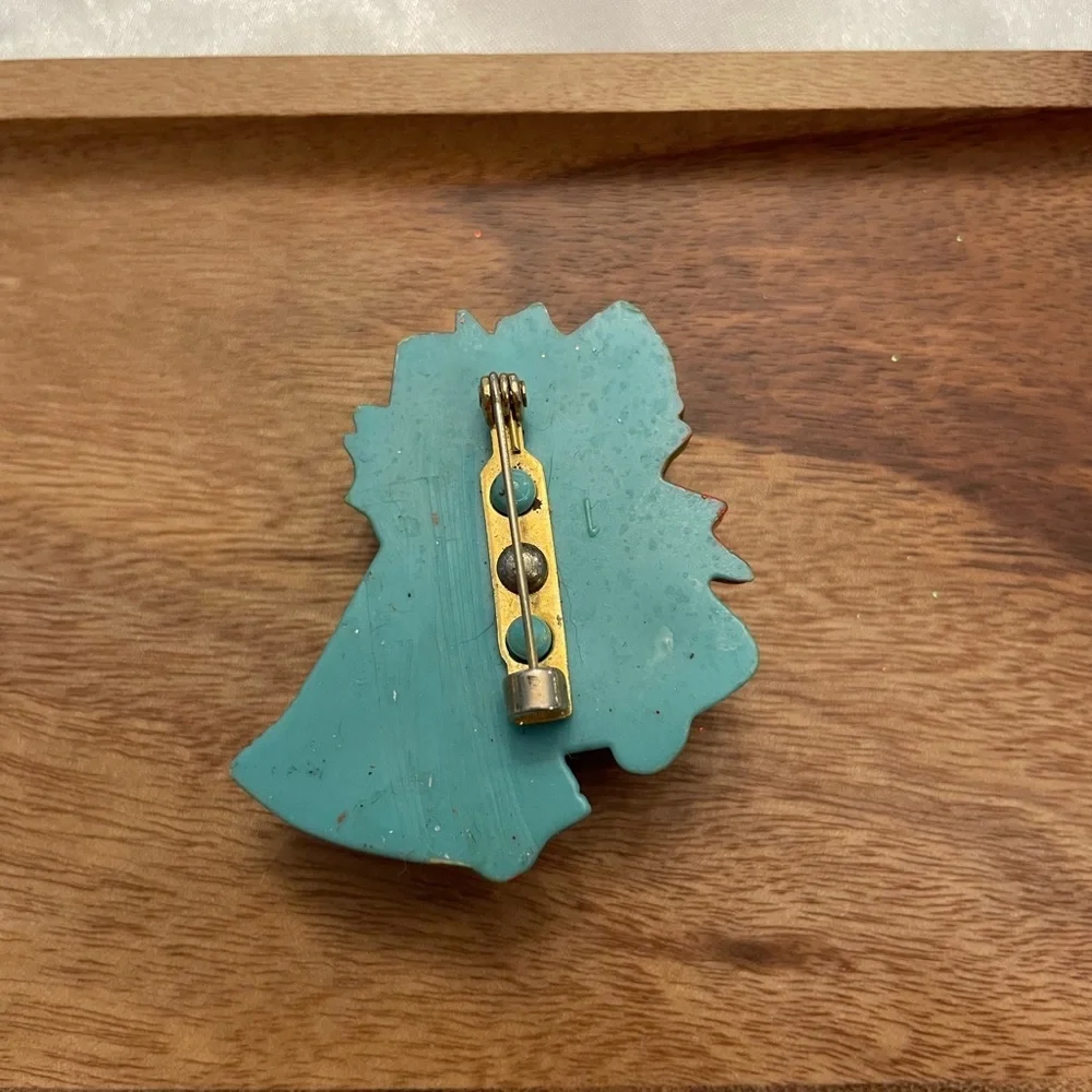 Vintage‎ Hallmark Plastic Wood Look Blue Bells Christmas Brooch Pin Classic